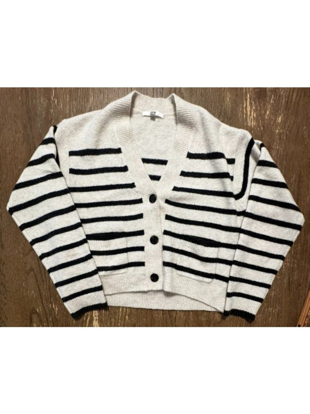 Uniqlo Womens XS Souffle Yarn V Neck Short Cardigan Knit Sweater Black Stripe